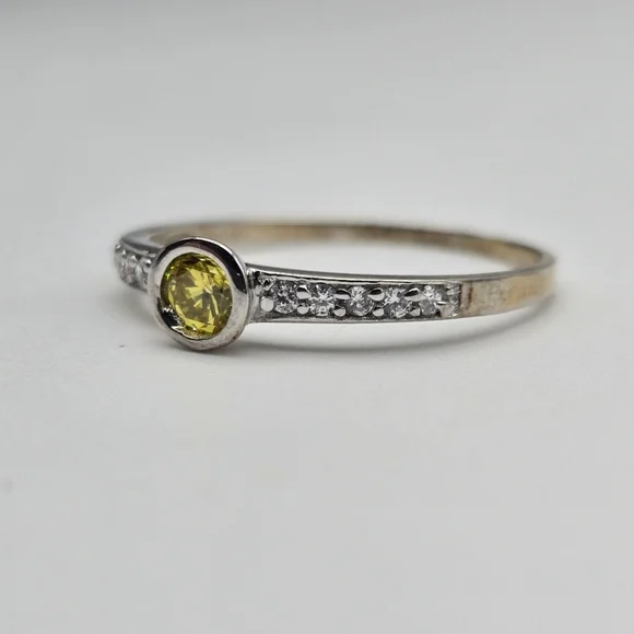 Sterling Silver Ring With Yellow Stone - Picture 4 of 8